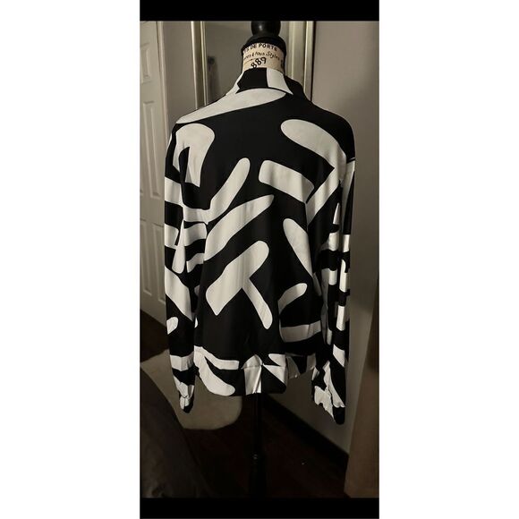 Abstract print, zip-up-lightweight, bomber jacket.Size 14 - Picture 4 of 12